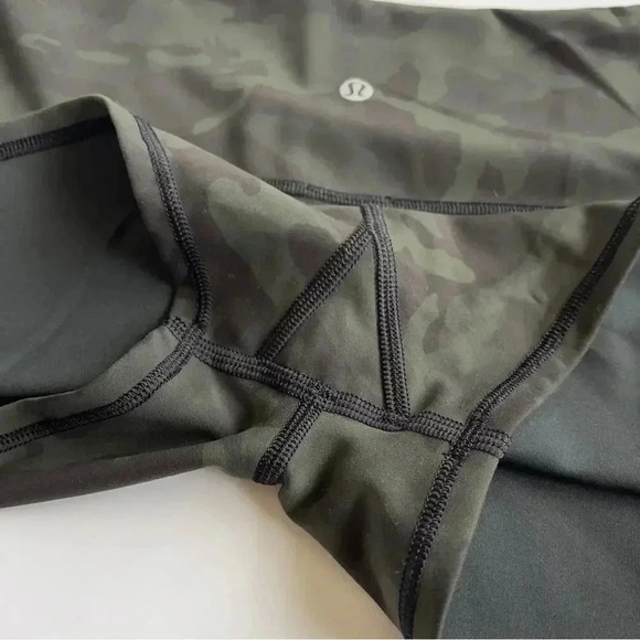 Lululemon In Movement Short Everlux 2.5" Incognito Camo Multi Gator Green 10 - Picture 9 of 9